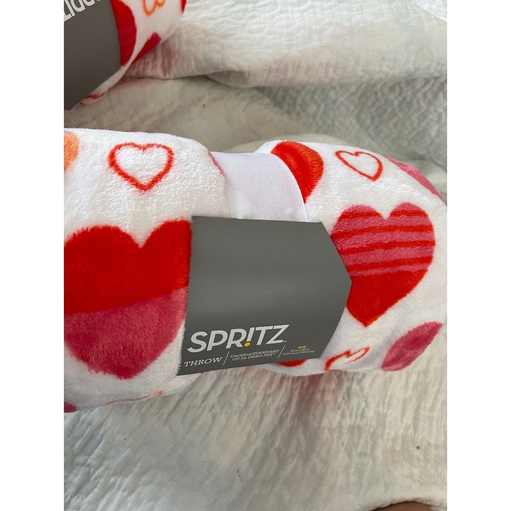 COPY - Spritz White/Red Heart Print Micro-plush Throw Blanket 1-Count - 50”x60” - Picture 5 of 8